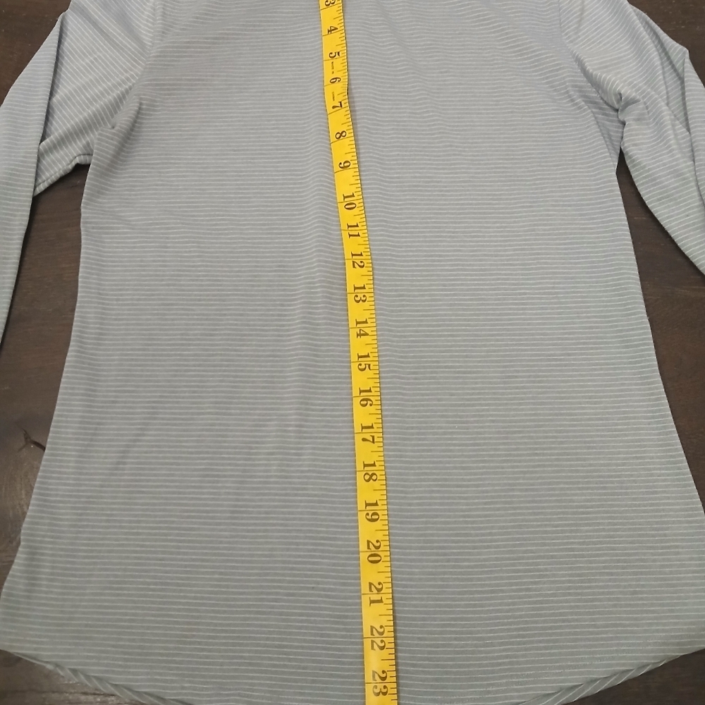 Under Armour Quarter Zip Fitted Grey Sweatshirt Women's Size: Small Athleisure - Picture 7 of 8